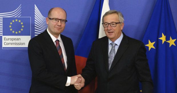 Šéf Evropské komise Juncker: Sobotka mě zapřísahal, ať neodcházím z funkce