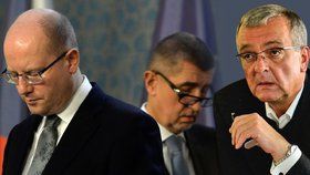 Předsedové stran (na fotce Bohuslav Sobotka, Andrej Babiš a Miroslav Kalousek) odpovídali na anketní otázku, jakých chyb se dopustili.
