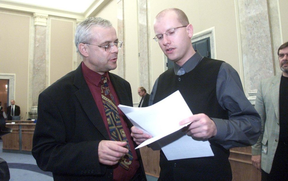 Jednatřicetiletý Sobotka s Vladimírem Špidlou. Toho si Sobotka z pozice premiéra vybral jako svého poradce (2002)