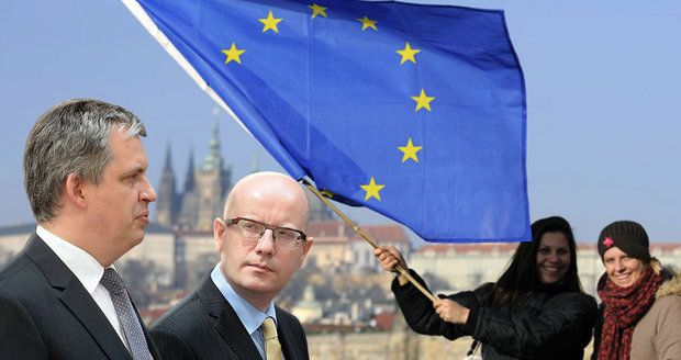„Jen šílenec podporuje vystoupení z EU.“ Dienstbier a Sobotka kritizují czexit 