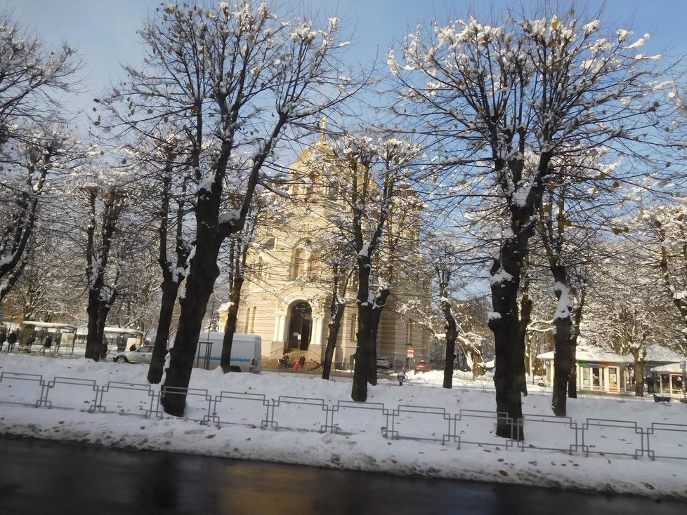 Premiér Sobotka vyrazil do Lotyšska na jednání 16 zemí s Čínou. Přivítal ho sníh.