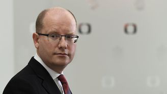 Sobotka propásne část summitu EU, bude obhajovat předsednictví v ČSSD. Zastoupí ho Fico