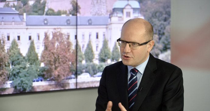 Premiér Bohuslav Sobotka (ČSSD) v pořadu Ptám se, pane premiére moderátorky Kláry Brunclíkové