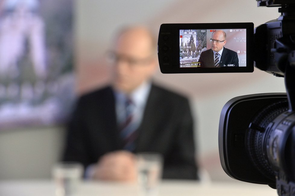 Premiér Bohuslav Sobotka (ČSSD) v pořadu Ptám se, pane premiére moderátorky Kláry Brunclíkové