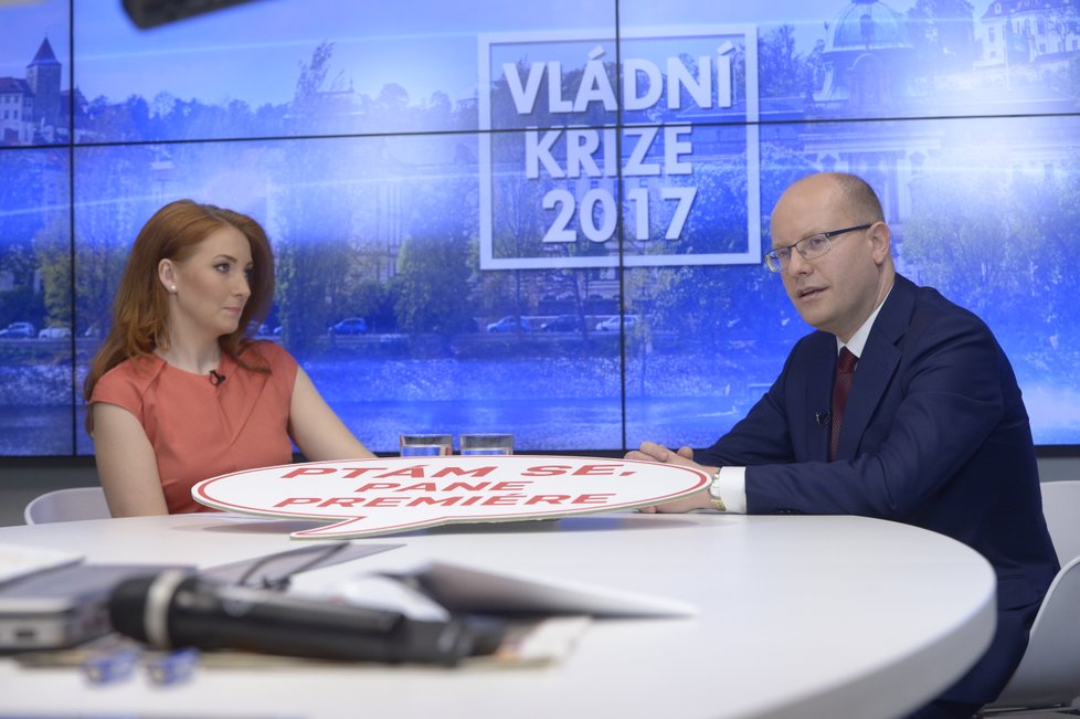 Premiér Sobotka promluvil o demisi a odvolání Babiše.