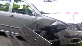 Takto dopadl vůz, jehož řidič přejel dvě děti