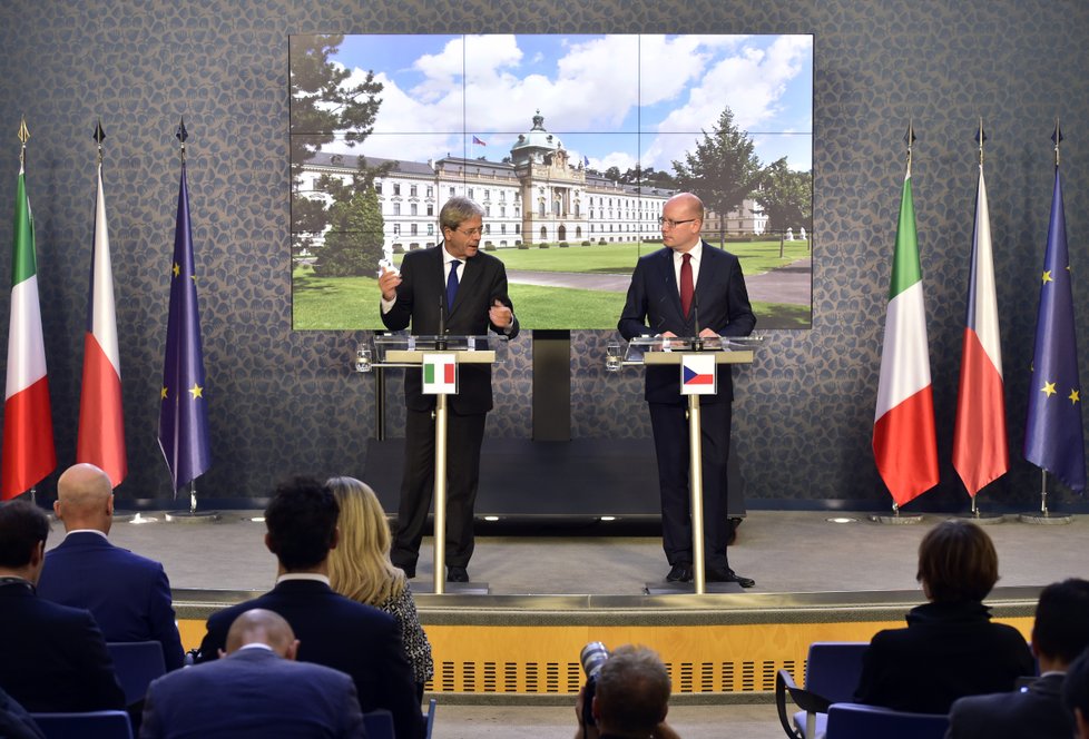 Bohuslav Sobotka na setkání s italským premiérem Paolem Gentilonim