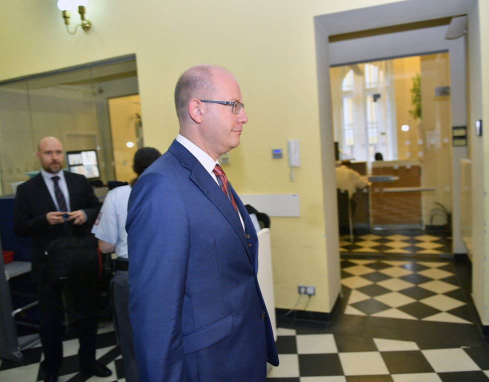 Bohuslav Sobotka ještě coby premiér loni vypovídal u soudu v kauze OKD.