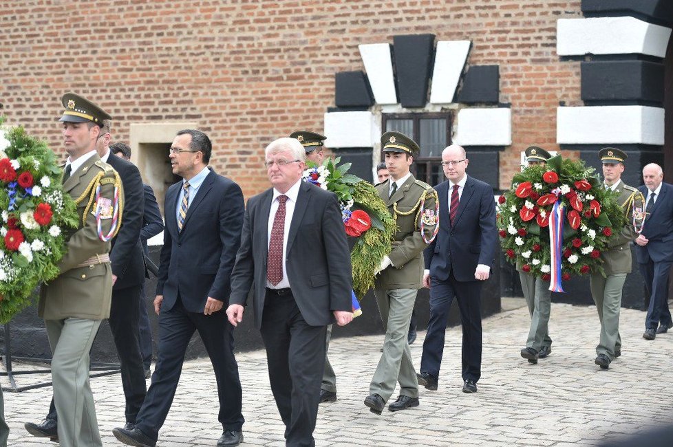 Bohuslav Sobotka na návštěvě Terezína