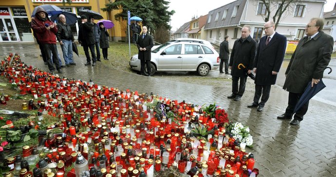 Premiér Sobotka uctil památku obětí masakru v Uherském Brodě.