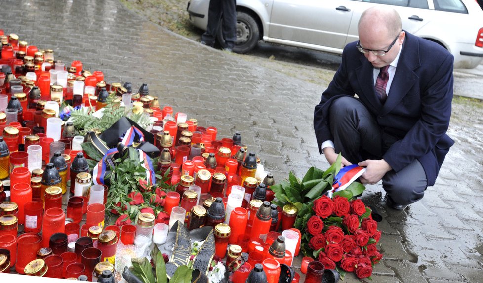 Premiér Sobotka uctil památku obětí masakru v Uherském Brodě.