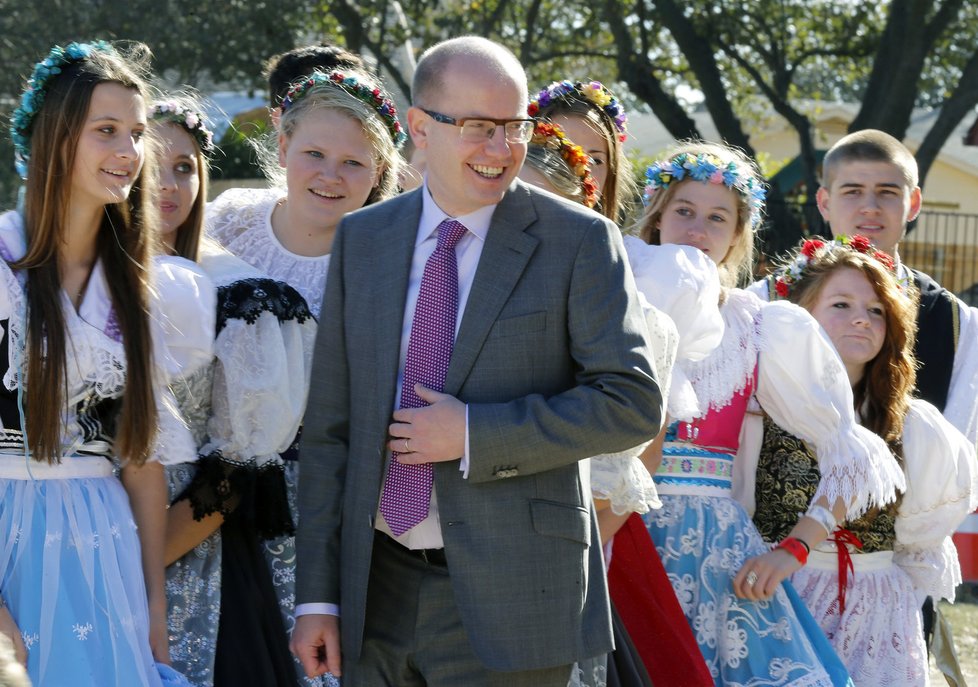 Vysoký počet potomků českých přistěhovalců, který dodnes ve Westu žije, se oblékl i do tradičních krojů.