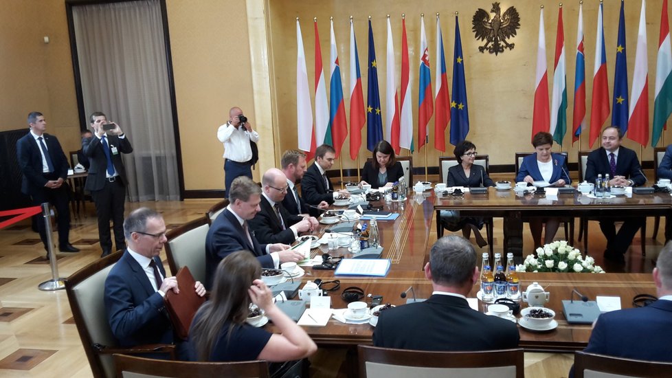 Začátek jednání V4 na téma brexit a změny v EU. Za Česko se zúčastnil premiér Bohuslav Sobotka (ČSSD).
