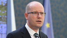 Tisková konference, kde premiér Bohuslav Sobotka oznámil, že přijal nominaci hnutí ANO a jako nového ministra financí navrhne Ivana Pilného.