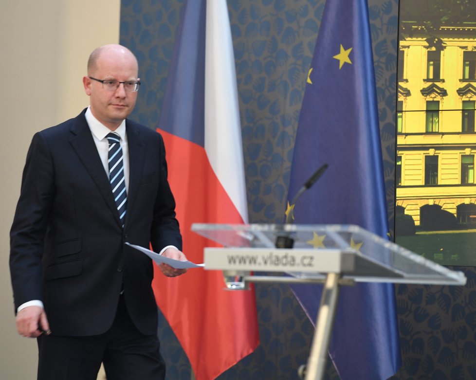 Tisková konference, kde premiér Bohuslav Sobotka oznámil, že přijal nominaci hnutí ANO a jako nového ministra financí navrhne Ivana Pilného.