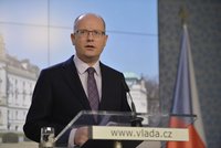 Sobotka ordinuje vládě píli až do voleb. Opozice: Nemá vizi a nevyužívá růst