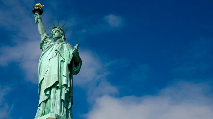 Socha svobody stojí na Ostrově svobody u New Yorku. Je vysoká 46 metrů a umístěná je na podstavci, který má 47 metrů.