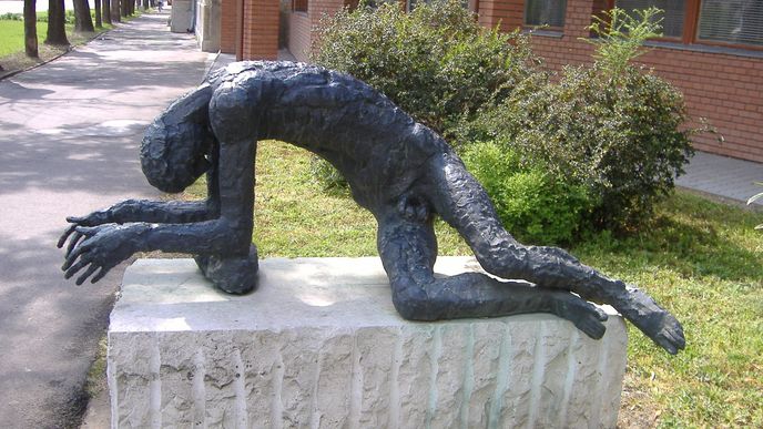 Statue_of_the_Tired_Man