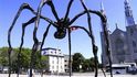 Obří socha pavouka Máma francouzsko-amerického umělce Louise Bourgeois