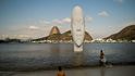 Socha Jaume Plensy na pláži Botafogo