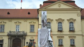 Brněnský magistrát nechal na Dominikánské náměstí umístit lešení s maketou sochy Josefa II.