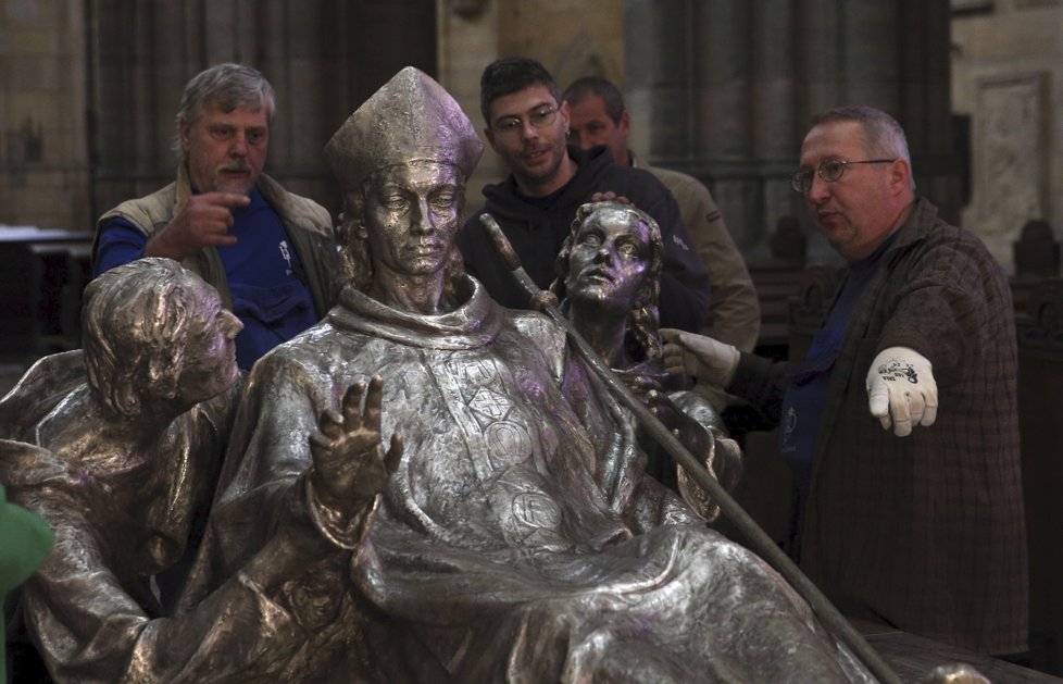 Sousoší svatého Vojtěcha se v roce 2018 po dlouhých desetiletích objevilo na Pražském hradě.