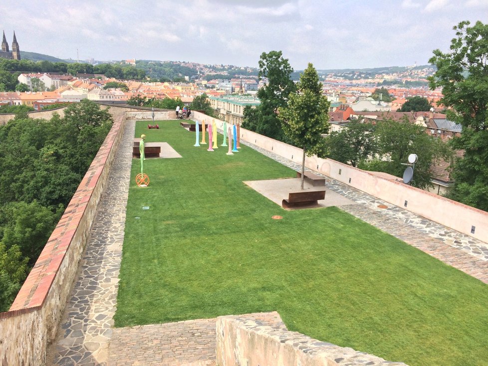 Sochy budou na Bastionu až do konce března příštího roku.