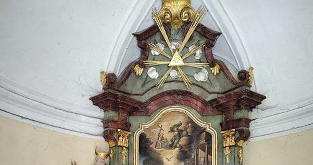 Socha sv. Zachariáše se po téměř  čtyřiceti letech vrátila v červnu 2023 Římskokatolické farnosti v Jaroměři.