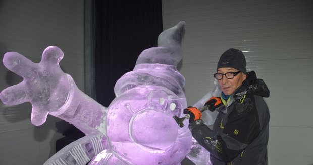 Sochař František Bálek (71) dodělává Vochomůrku.