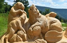 Šikovní sochaři vytvořili beskydskou přírodu: Vlk, liška i rak z písku!