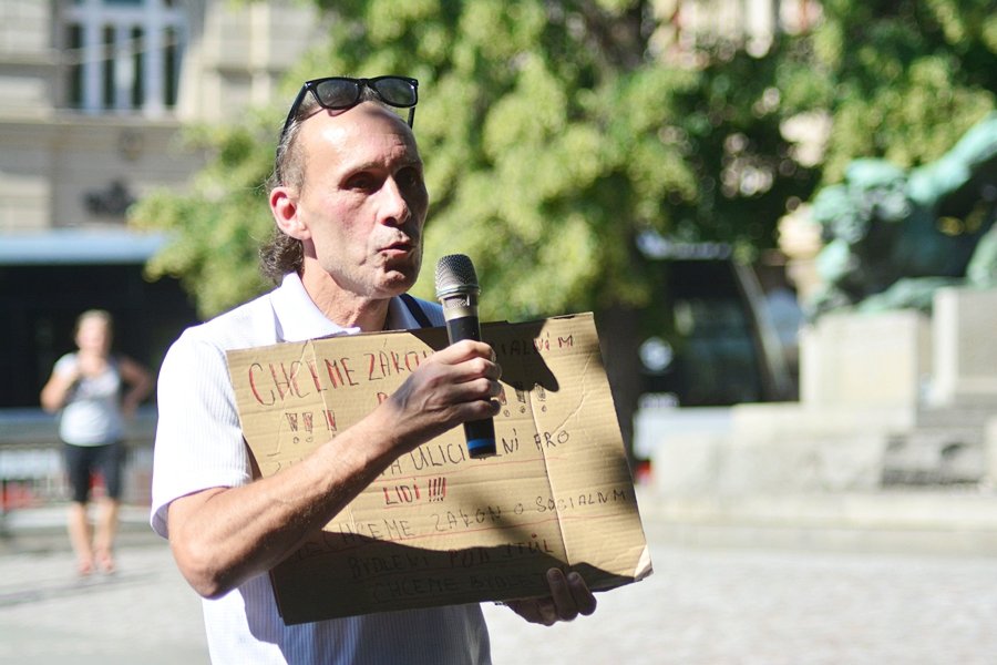 Protest za schválení zákona o sociálním bydlení