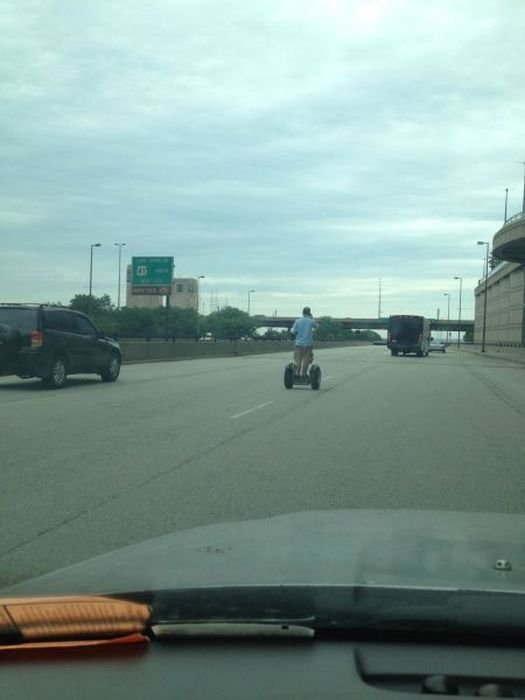 Segway na dálnici. Bože.