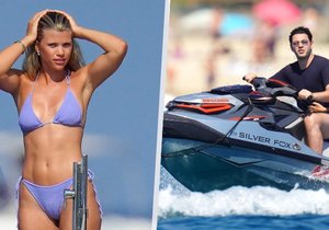 Sofia Richie dováděla ve vlnách.