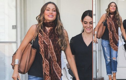 Styl podle celebrit: I sexbomba Sofia Vergara nosí džíny a obyčejné tričko!