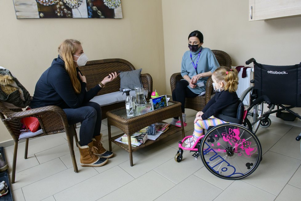 Blesk zastihl Sofinku a její maminku Ivetu na rehabilitačním pobytu v Centru Hájek, kde na sobě 14 dní tvrdě pracovala.