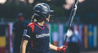 Mladé softbalistky zahájily šampionát do 22 let jasnou výhrou