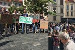 Demonstrace SOHO Prague před magistrátem na Mariánském náměstí