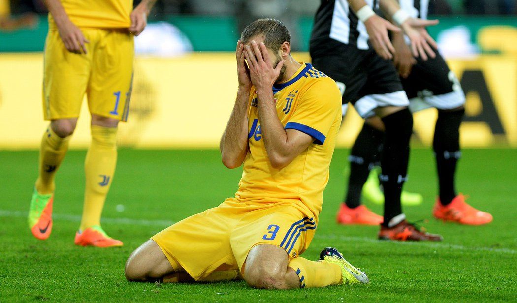 Zklamaný obránce italského Juventusu Giorgio Chiellini