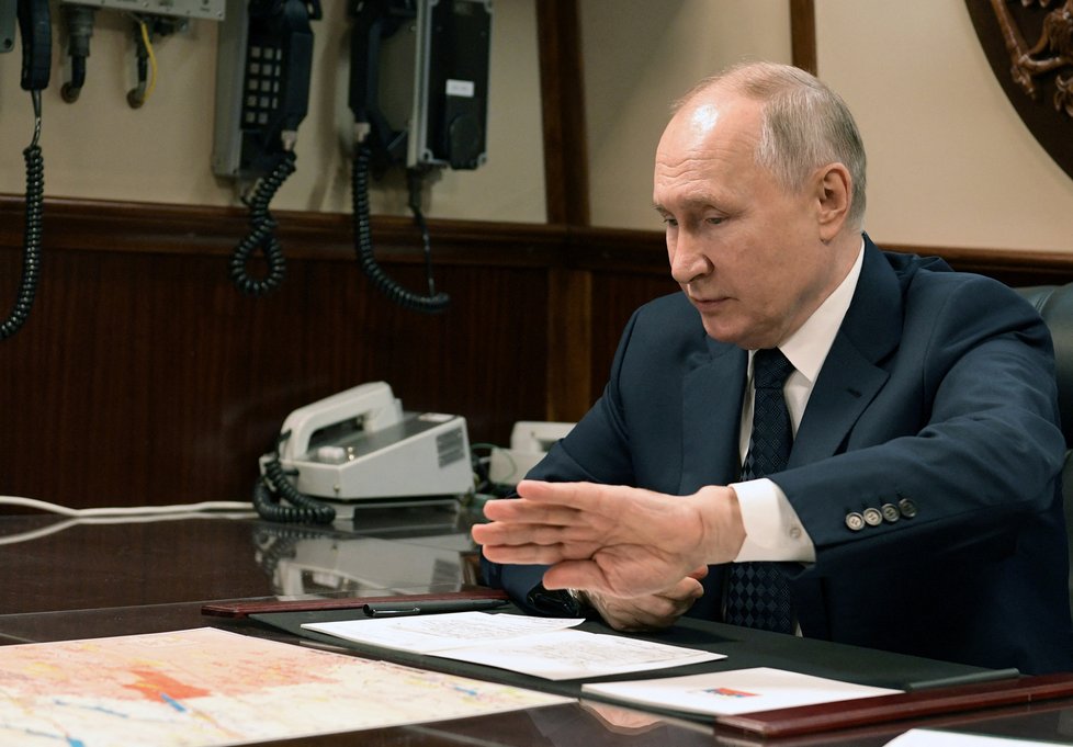 Ministr obrany Šojgu podal hlášení Vladimiru Putinovi (25. 12. 2023).