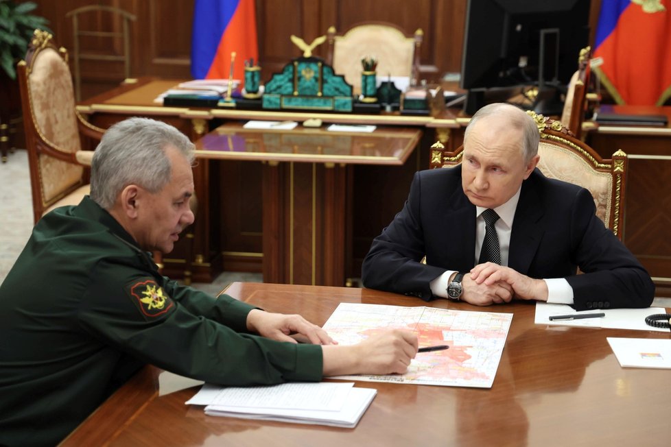 Sergej Šojgu reportoval Vladimiru Putinovi o postupu na Ukrajině (20. 2. 2024).