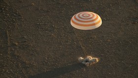 Přistání Sojuzu TM-20.