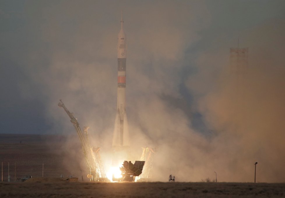Start rakety Sojuz MS-11. Na palubě byli 3. prosince 2018 Rus Sergej Prokopjev, Američanka Serena Auňónová Chancellorová a Němec Alexander Gerst