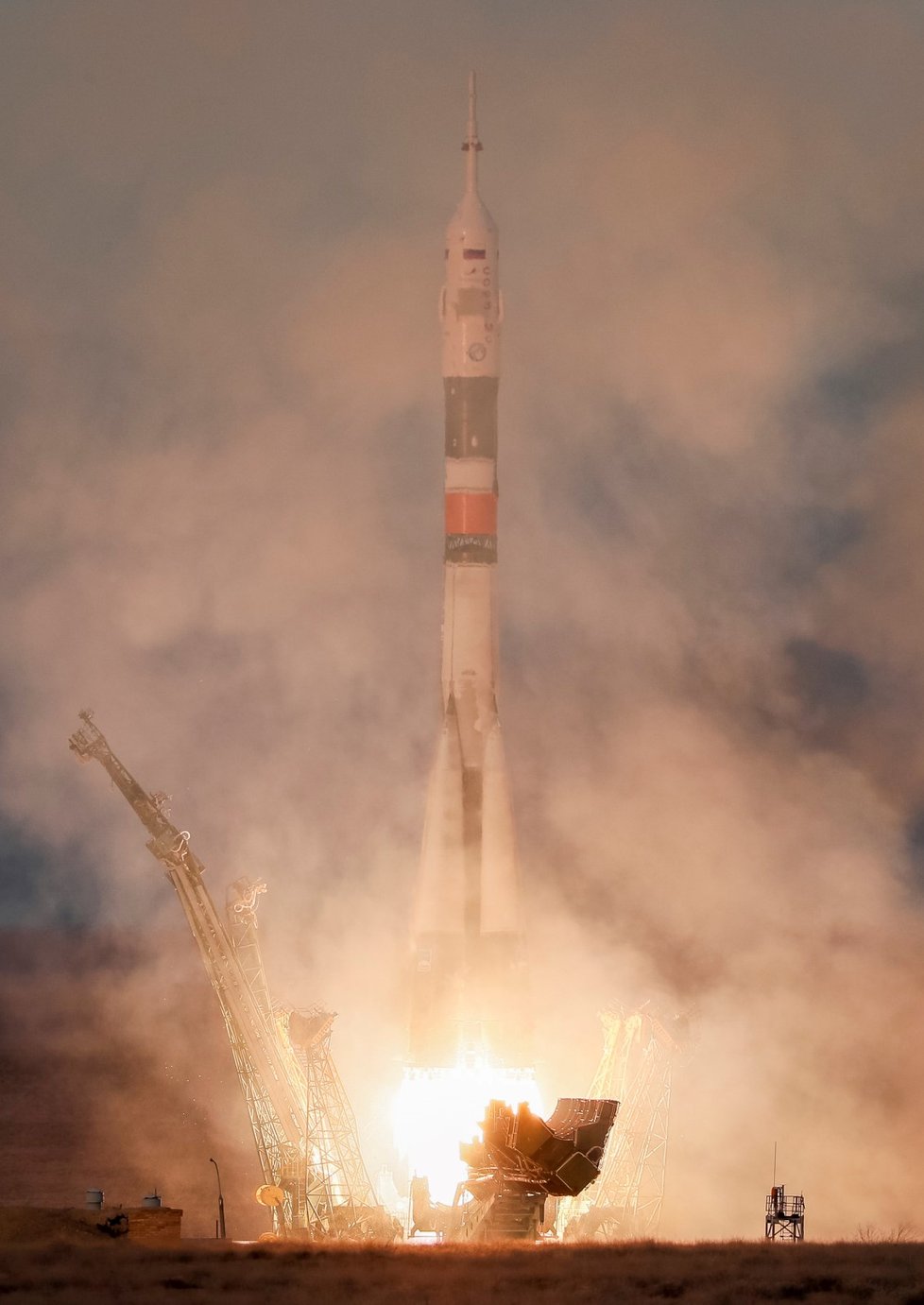 Start rakety Sojuz MS-11. Na palubě byli 3. prosince 2018 Rus Sergej Prokopjev, Američanka Serena Auňónová Chancellorová a Němec Alexander Gerst