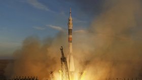 Ruský Sojuz s tříčlennou posádkou úspěšně přistál u ISS (3.12.2018)
