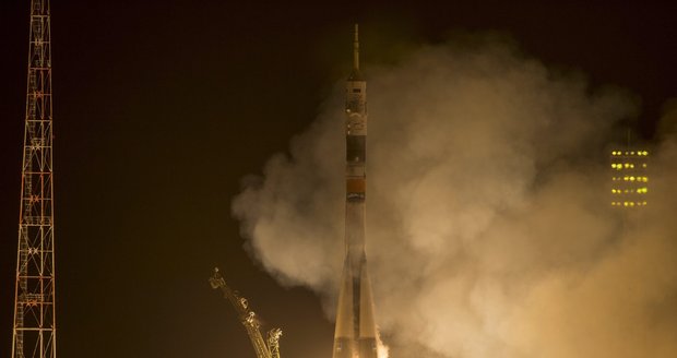 Do vesmíru odletěl další Sojuz: Posádka bude zkoumat vliv pobytu v kosmu na člověka