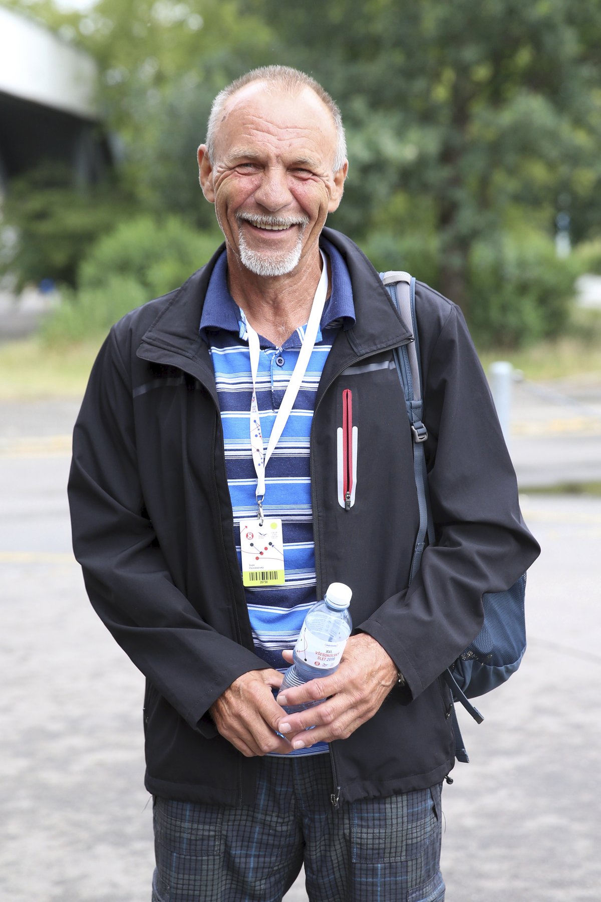 Josef Mynář, první český pacient s transplantovanými játry, cvičil skladbu Borci.