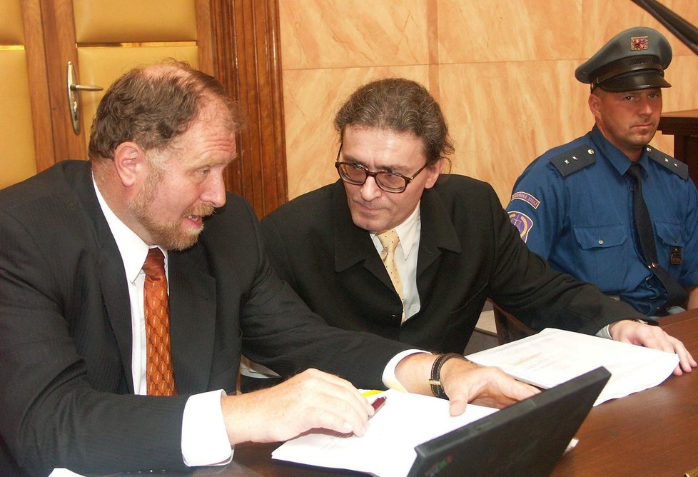 Advokát Tomáš Sokol se svým klientem Bohumilem Kulínským, sbormistrem Bambini di Praga.