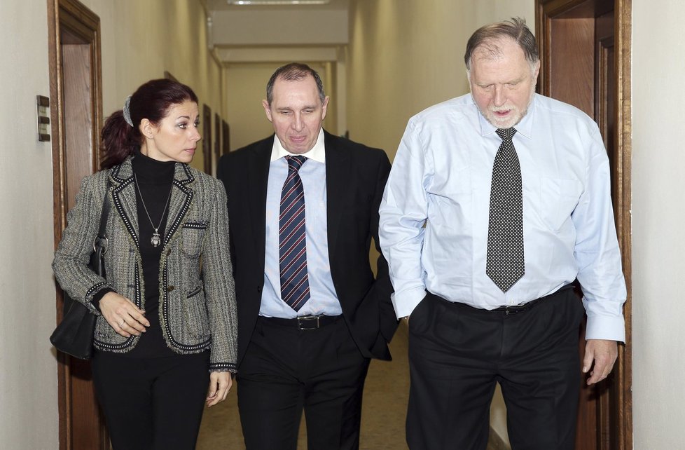 V procesu s Davidem Rathem zastupoval Sokol Kateřinu Pancovou a Petra Kotta.