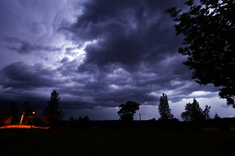 Noční bouřky 23. června2023 v Horním Studenci na  Sokolovsku.