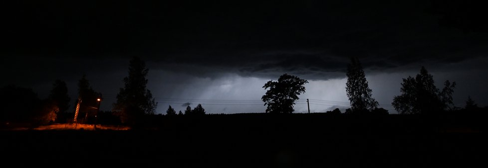 Noční bouřky 23. června2023 v Horním Studenci na  Sokolovsku.
